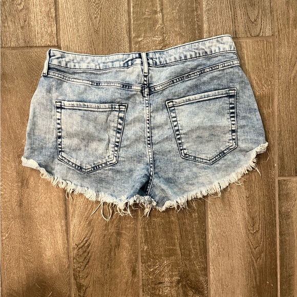 Forever 21 Ripped Shorts Multiple Buttons Size US24 - Picture 6 of 7